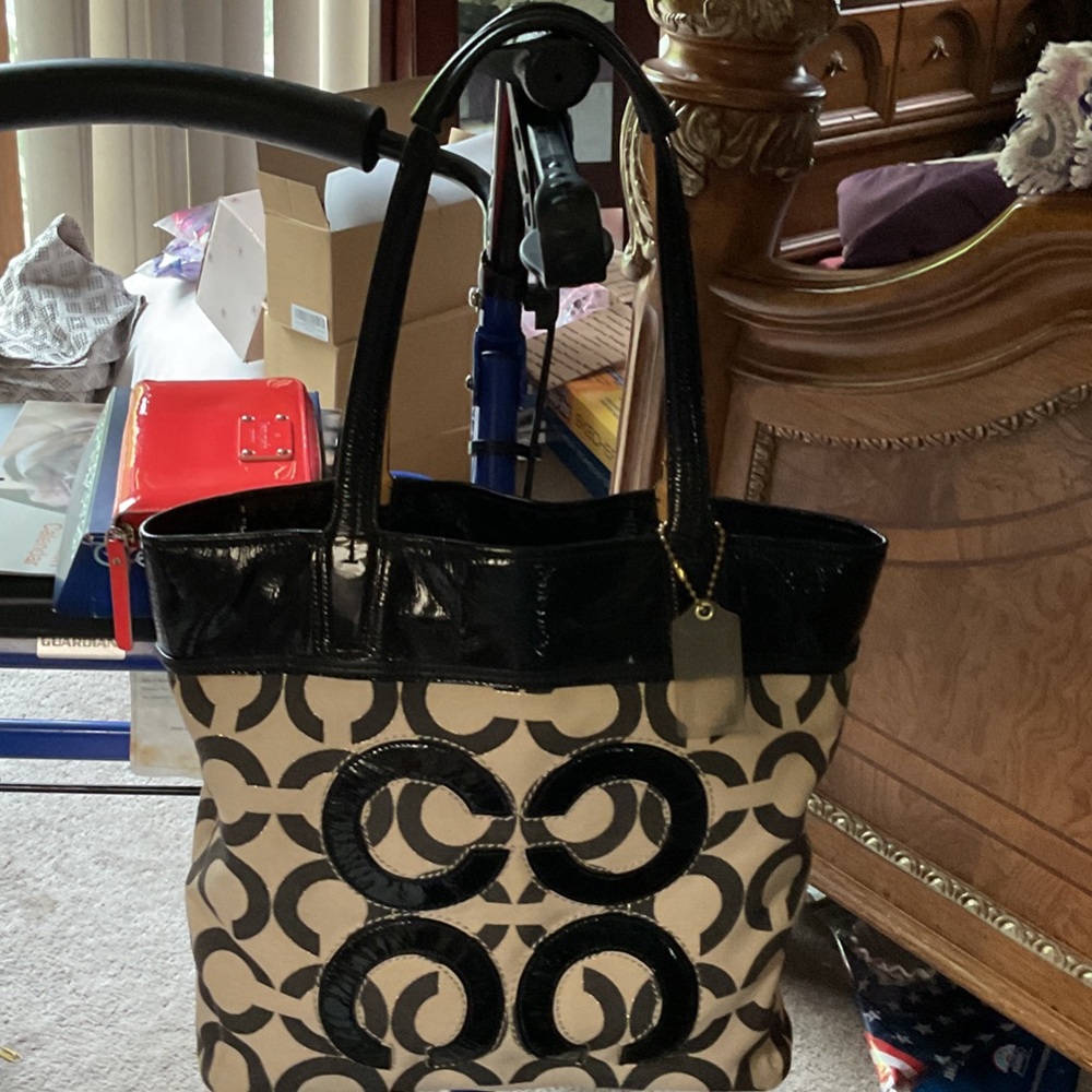Coach Stylish Black and Cream Tote Bag - Picture 1 of 11